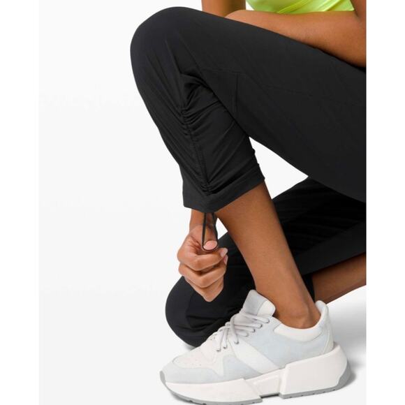Lululemon Beyond the Studio Drawstring Crop Pants Black Size 6 Athleisure Travel - Picture 5 of 16